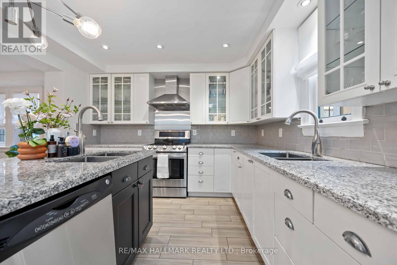 60 Bushey Avenue, Toronto, Ontario  M6N 2R3 - Photo 10 - W12113781