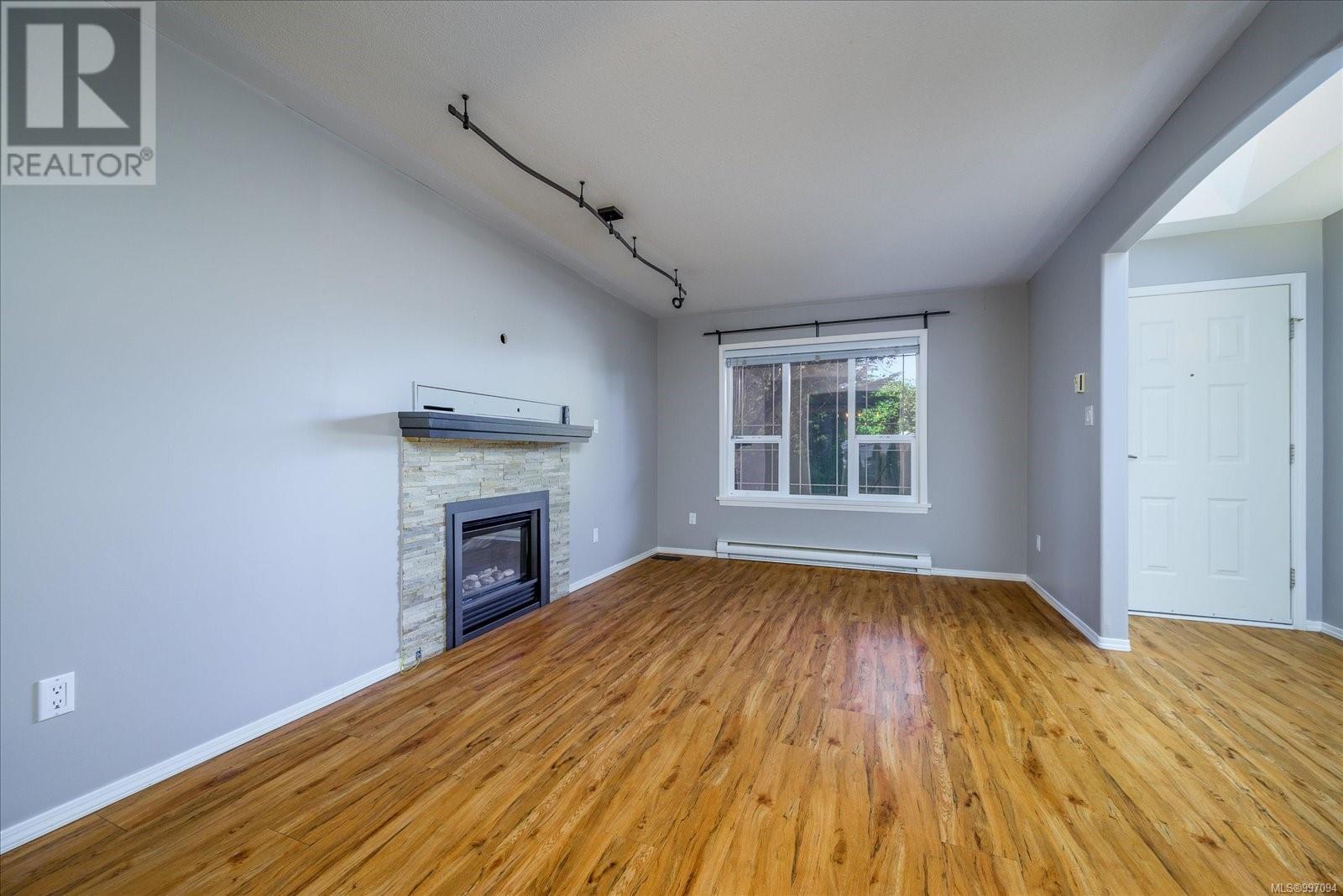 Property at 909 Brookfield Pl image 3