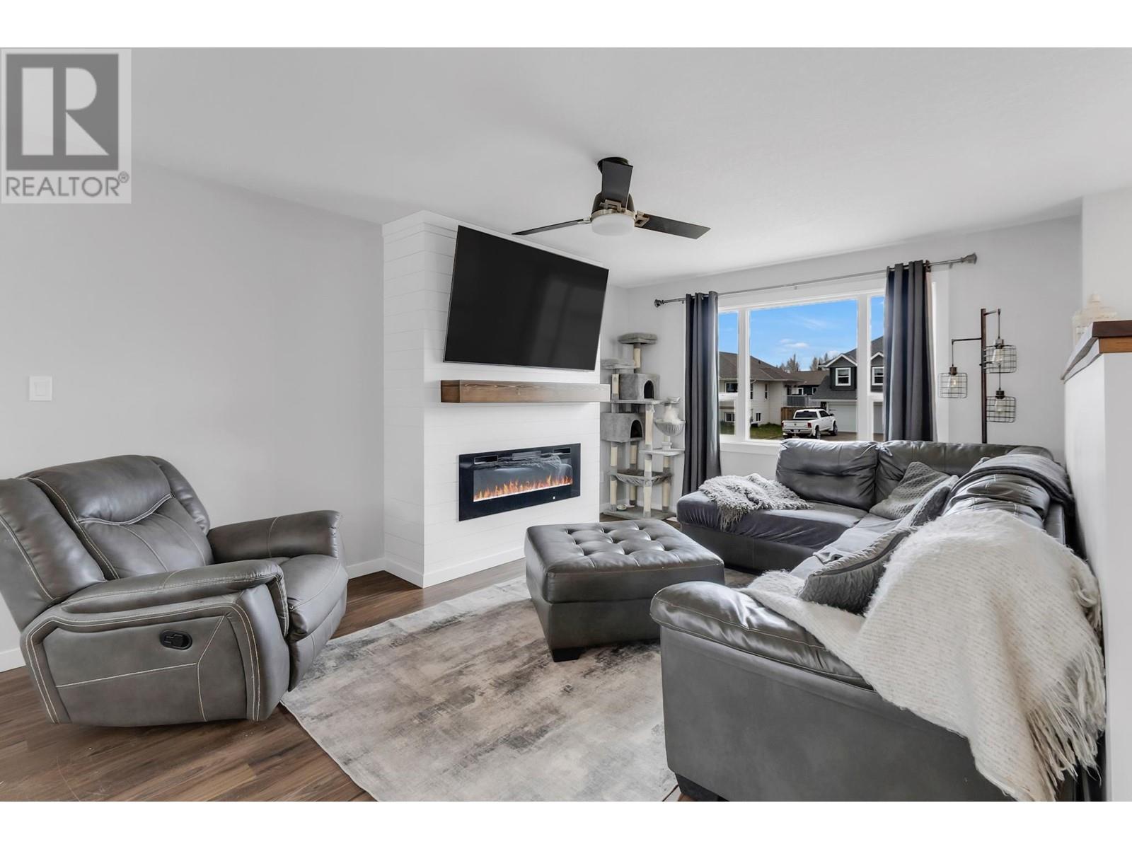 Property at 5417 WOODVALLEY DRIVE image 3