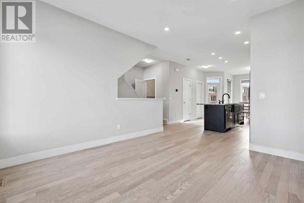 136 Greenbriar Way Nw, Calgary, Alberta  T3B 6J1 - Photo 4 - A2206855