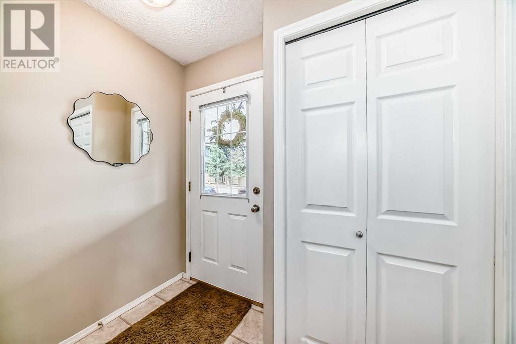 280 Stonemere Place, Chestermere, Alberta  T1X 1N2 - Photo 4 - A2211082
