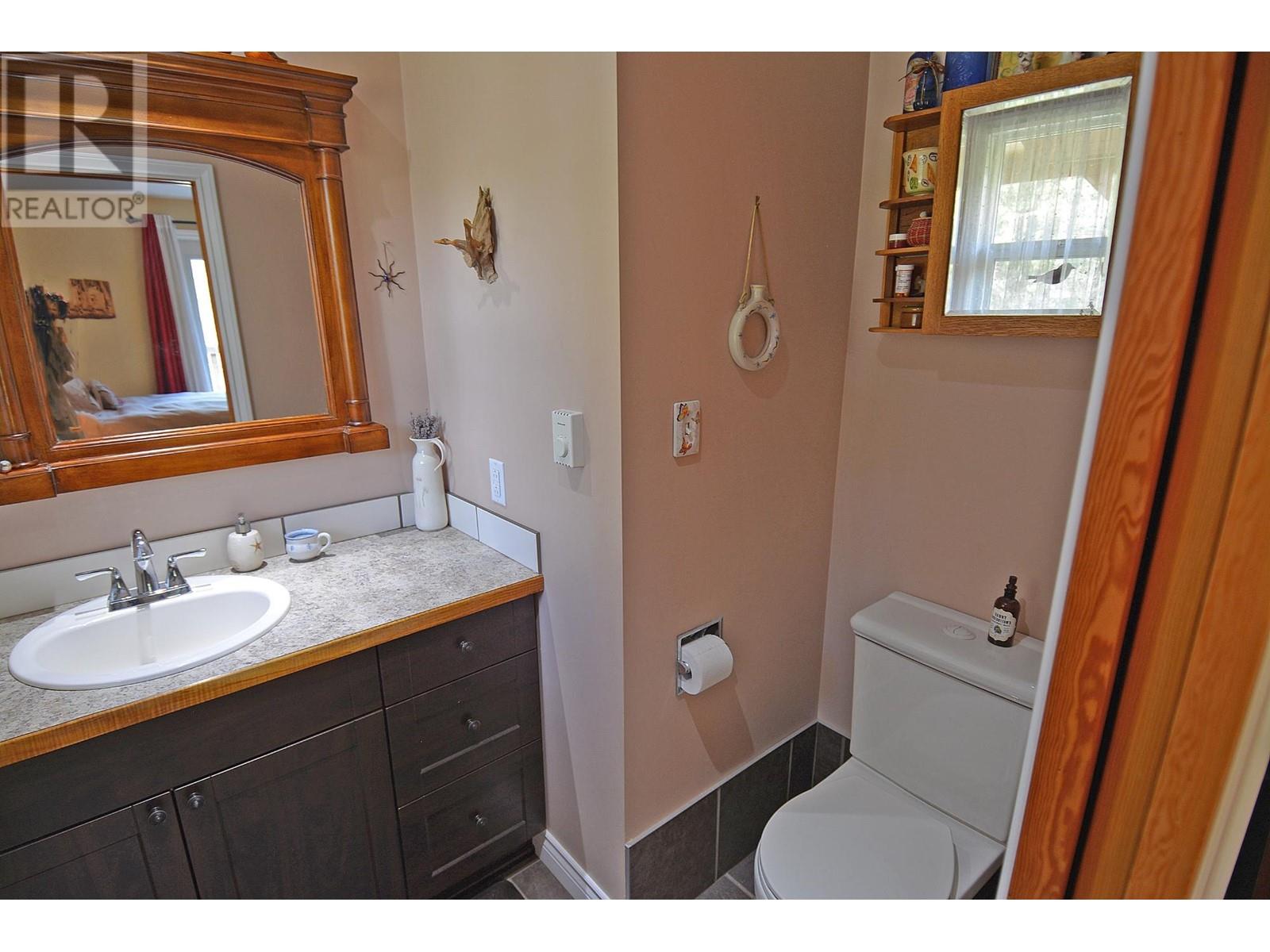 8481 6 Highway, Slocan, British Columbia  V1L 2C0 - Photo 32 - 10345730