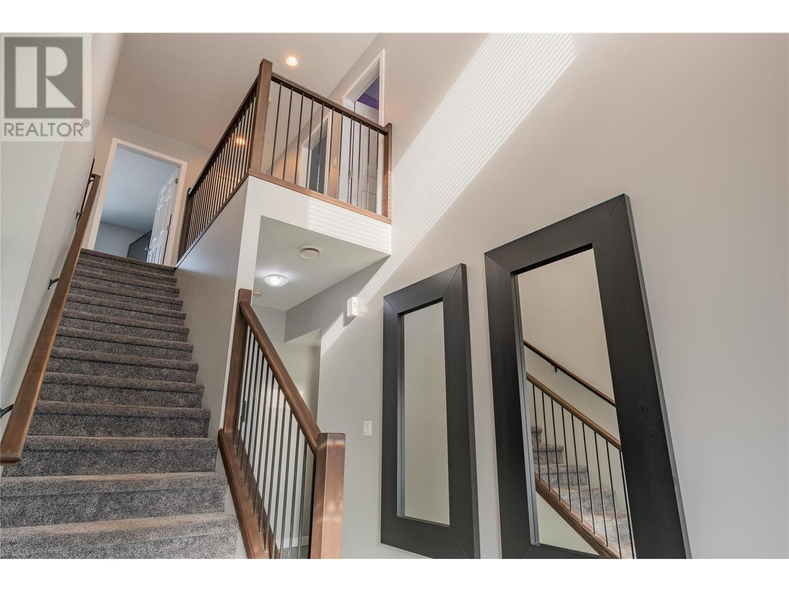 Property at 1537 ROSEWOOD Lane image 2