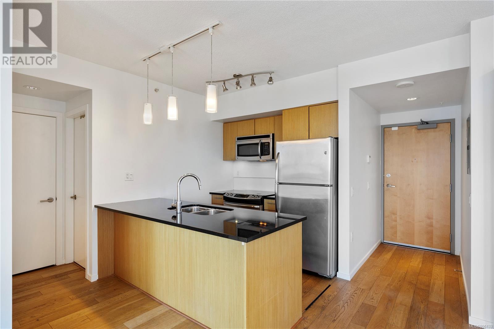 1008 834 Johnson St, Victoria, British Columbia  V8W 1N3 - Photo 5 - 996133
