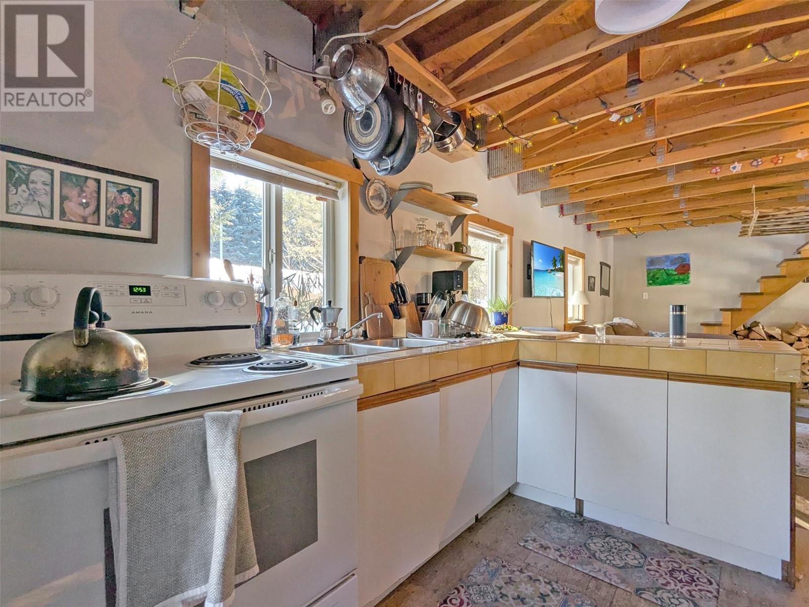 6685 6 Highway, Appledale, British Columbia  V0G 2J0 - Photo 32 - 10345622