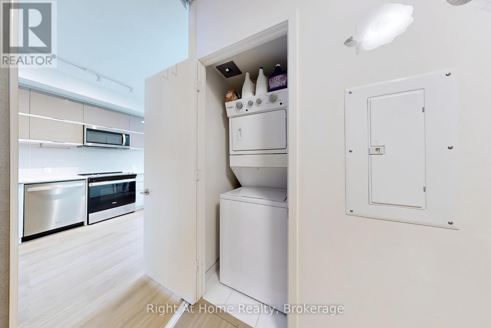 2208 - 10 Deerlick Court, Toronto, Ontario  M3A 0A7 - Photo 15 - C12114037
