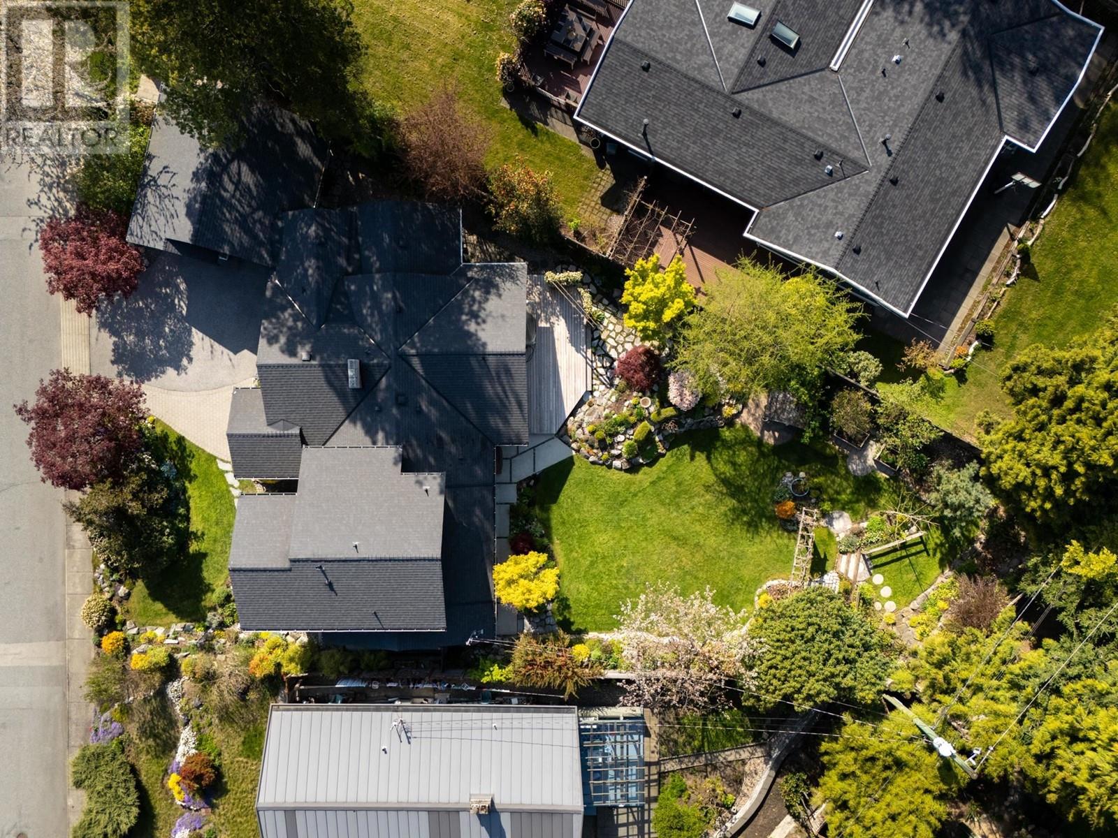 986 Tudor Avenue, North Vancouver, British Columbia  V7R 1X7 - Photo 3 - R2986844