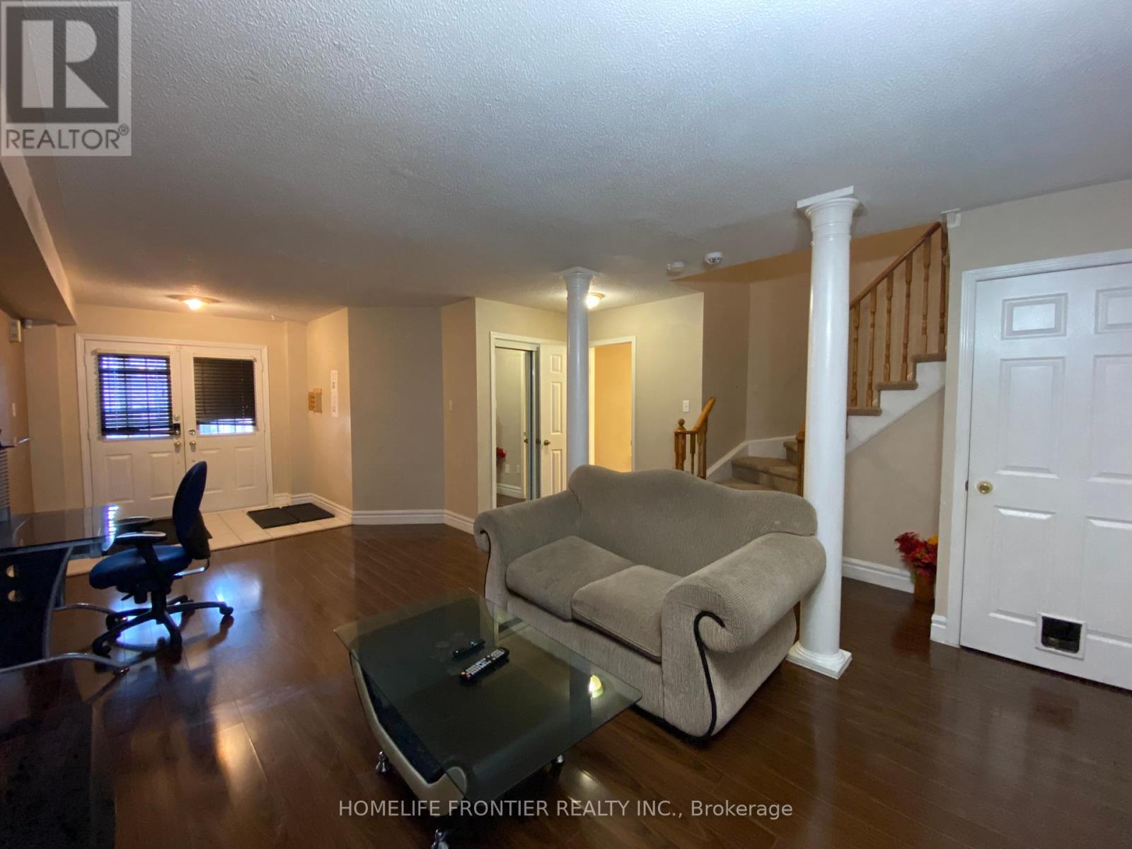 40 Stirrup Court, Brampton (Fletcher's Creek Village), Ontario  L6X 4Y1 - Photo 2 - W12114023
