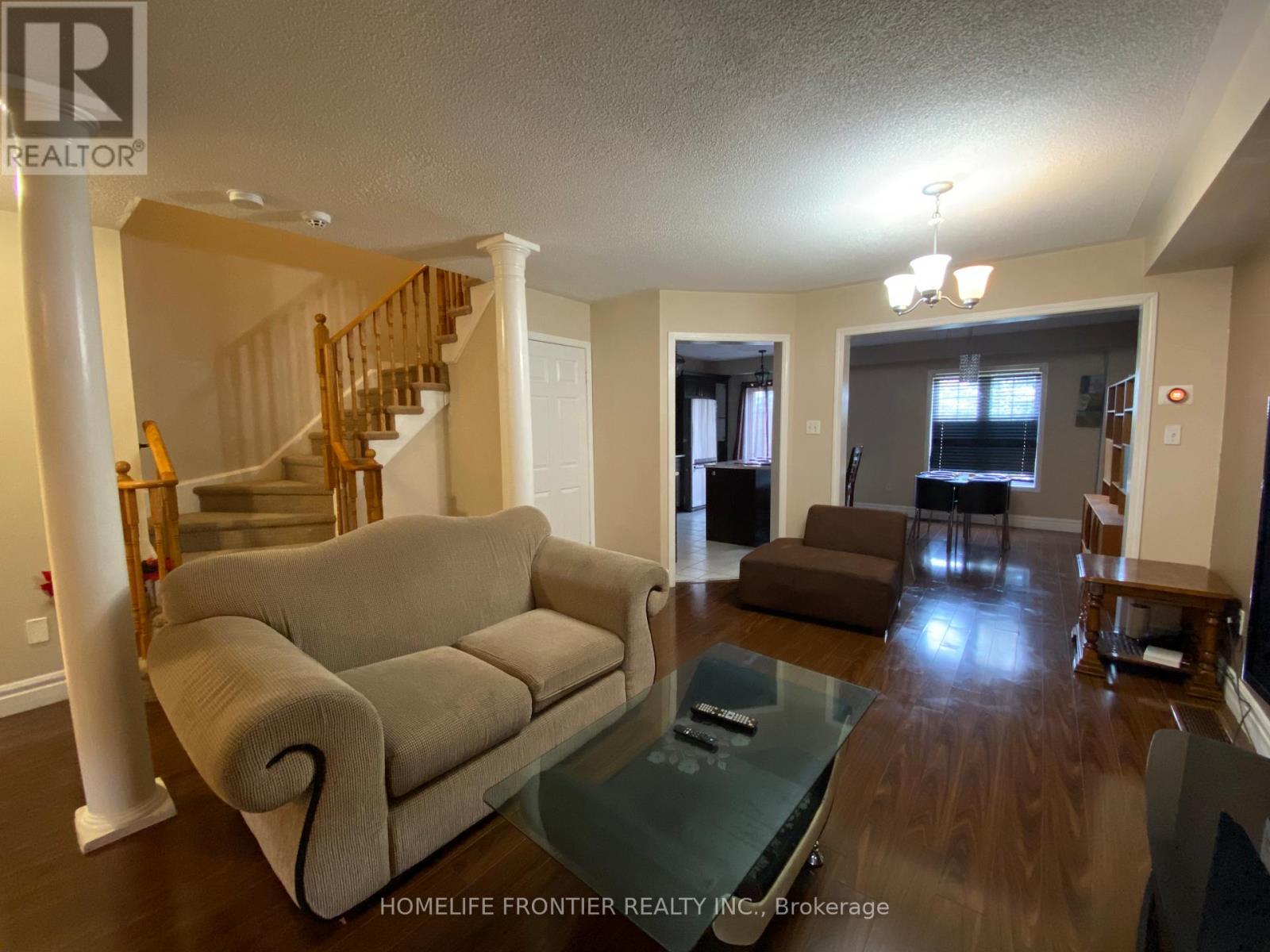 40 Stirrup Court, Brampton (Fletcher's Creek Village), Ontario  L6X 4Y1 - Photo 3 - W12114023