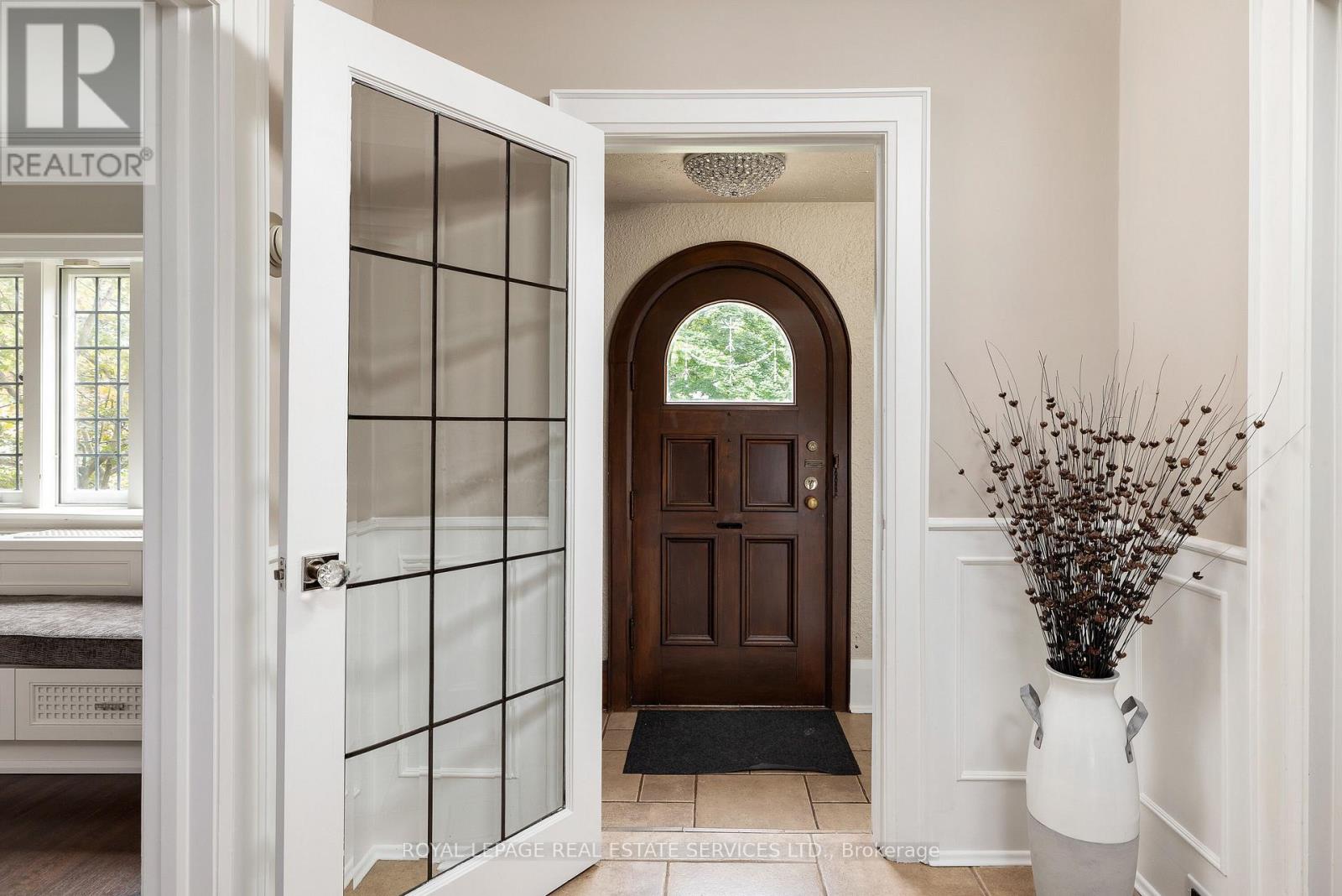 Property at 95 THE KINGSWAY image 3