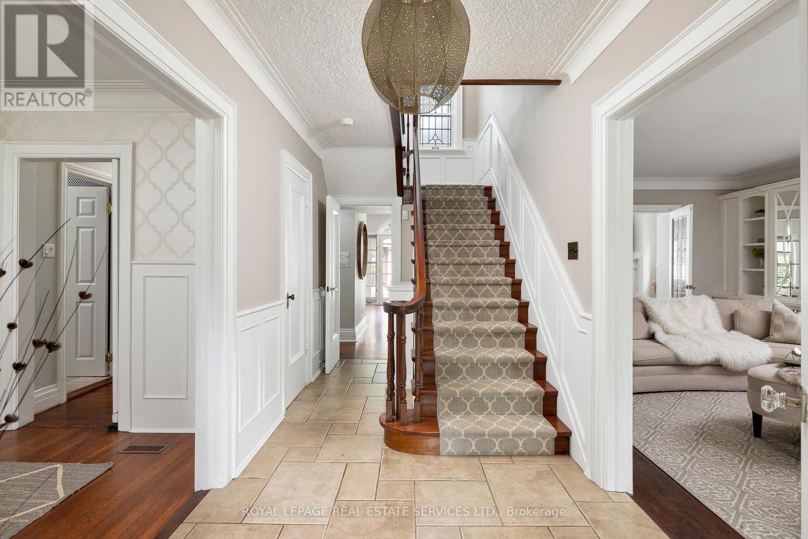 Property at 95 THE KINGSWAY image 4