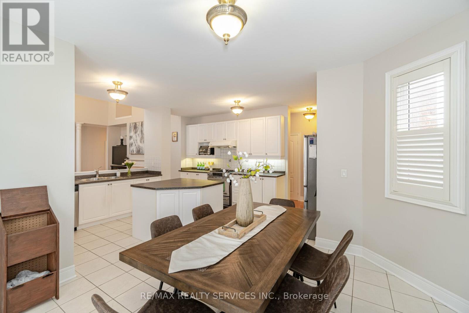 32 Radial Street, Brampton, Ontario  L6Y 5K7 - Photo 12 - W12114029