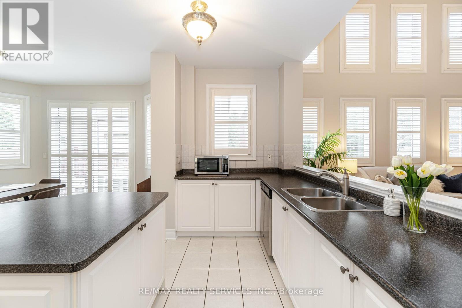 32 Radial Street, Brampton, Ontario  L6Y 5K7 - Photo 13 - W12114029