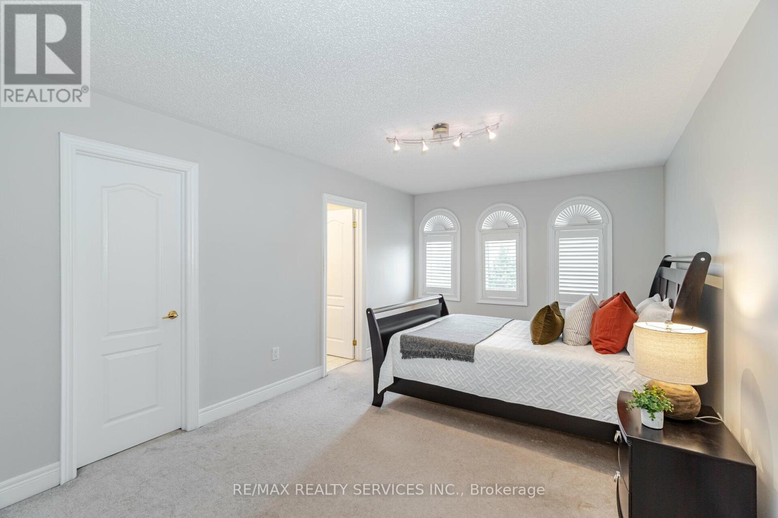 32 Radial Street, Brampton, Ontario  L6Y 5K7 - Photo 30 - W12114029