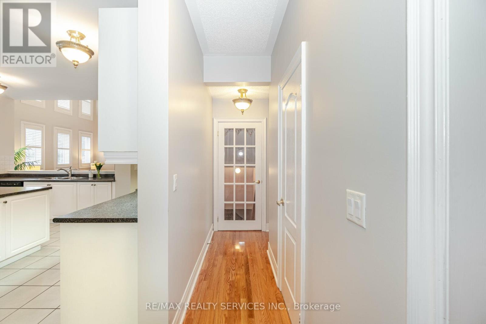 32 Radial Street, Brampton, Ontario  L6Y 5K7 - Photo 9 - W12114029