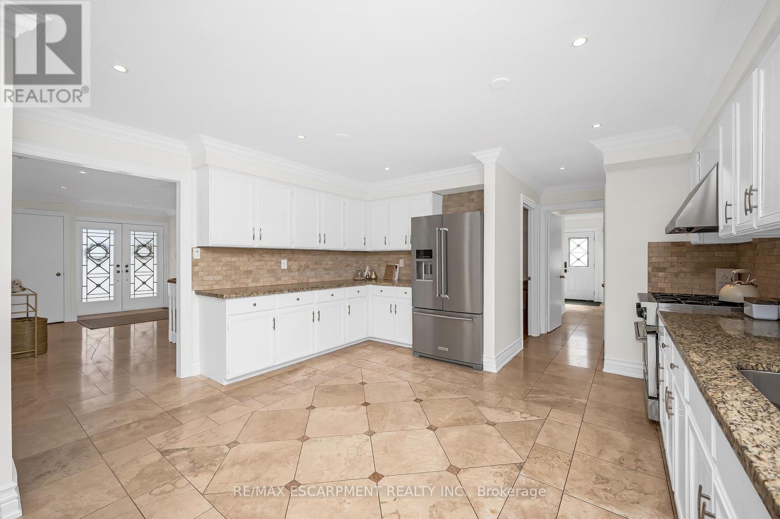 2728 Guilford Crescent, Oakville, Ontario  L6J 6Z8 - Photo 8 - W12114059