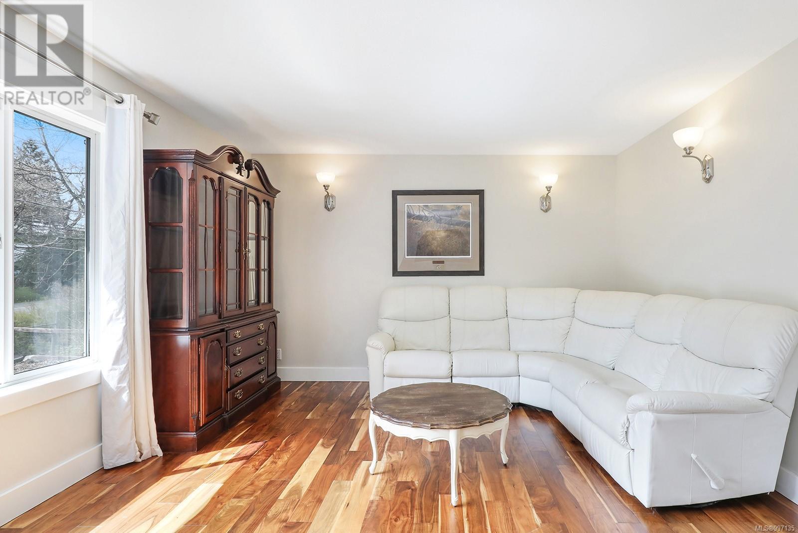 Property at 5252 Headquarters Rd image 3