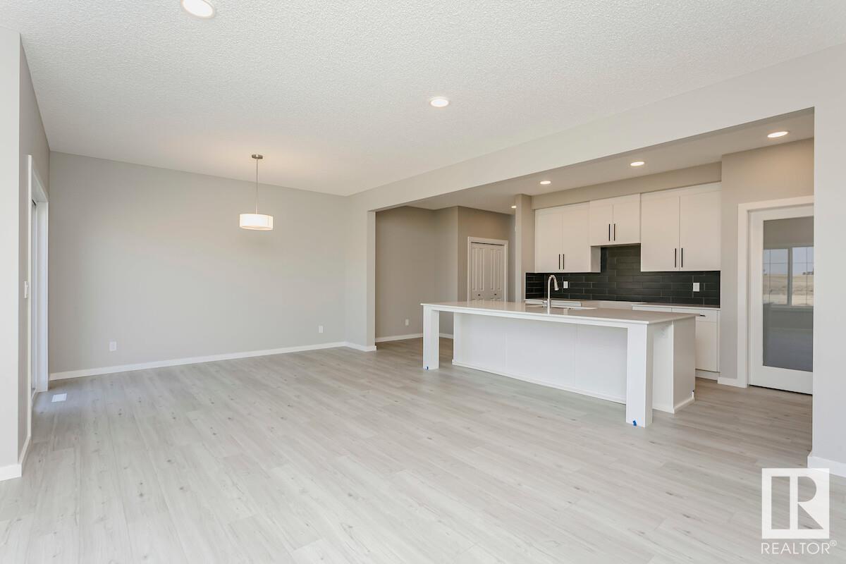 Property at 17439 2 ST NW image 4
