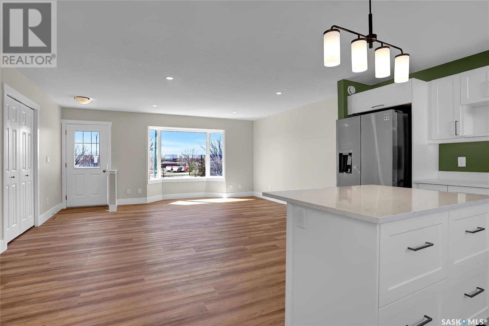 Property at 918 Fairford STREET E image 3