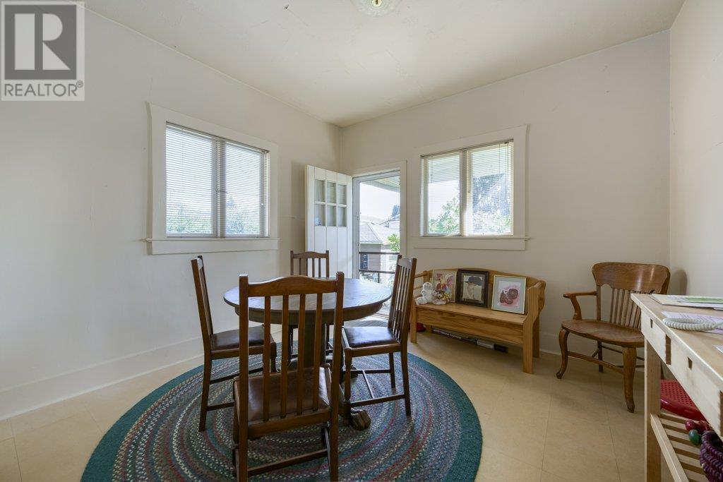535 W 15th Street, North Vancouver, British Columbia  V7M 1S8 - Photo 10 - R2996532
