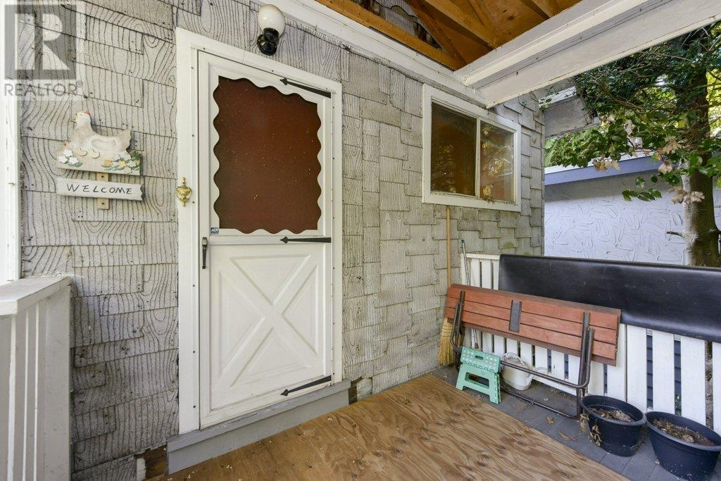 Property at 535 W 15TH STREET image 4
