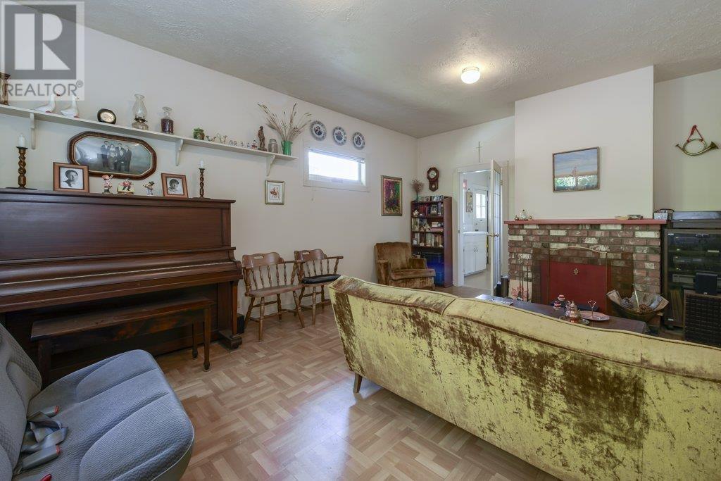 Property at 535 W 15TH STREET image 5