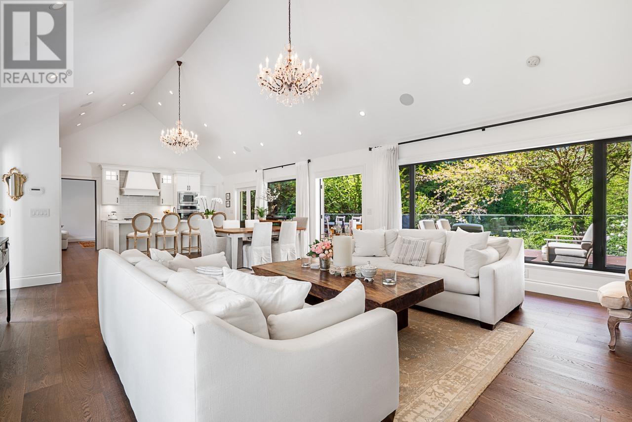 435 Macbeth Crescent, West Vancouver, British Columbia  V7T 1V8 - Photo 5 - R2996576