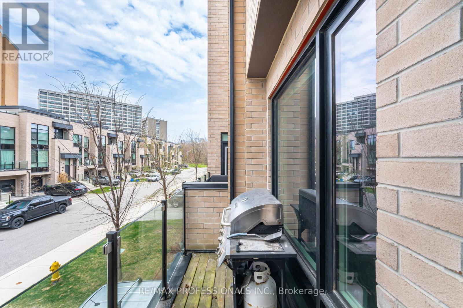 31 Pony Farm Drive, Toronto, Ontario  M9R 4B2 - Photo 14 - W12113670