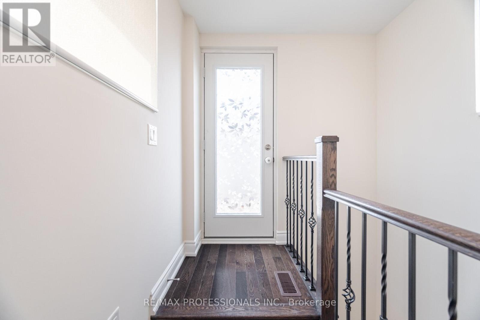 31 Pony Farm Drive, Toronto, Ontario  M9R 4B2 - Photo 24 - W12113670