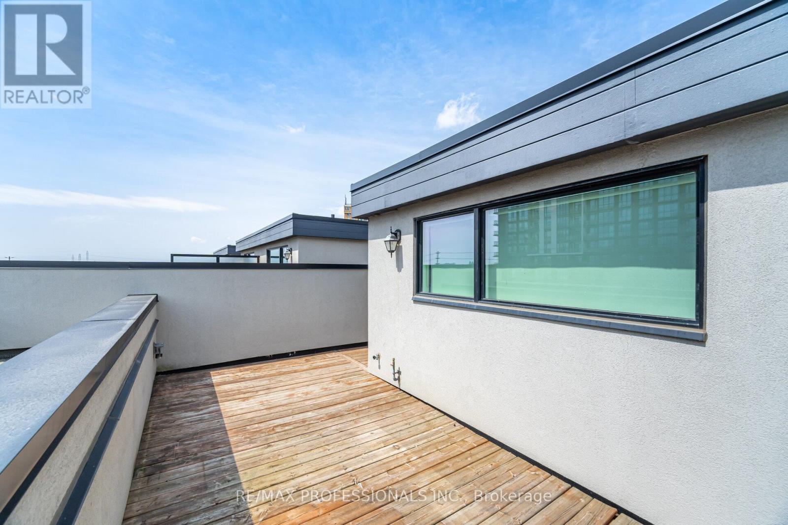 31 Pony Farm Drive, Toronto, Ontario  M9R 4B2 - Photo 26 - W12113670