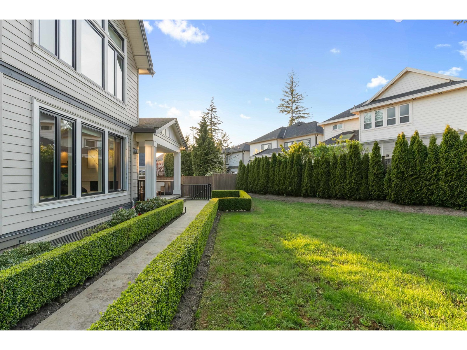 Property at 13183 19A AVENUE image 4