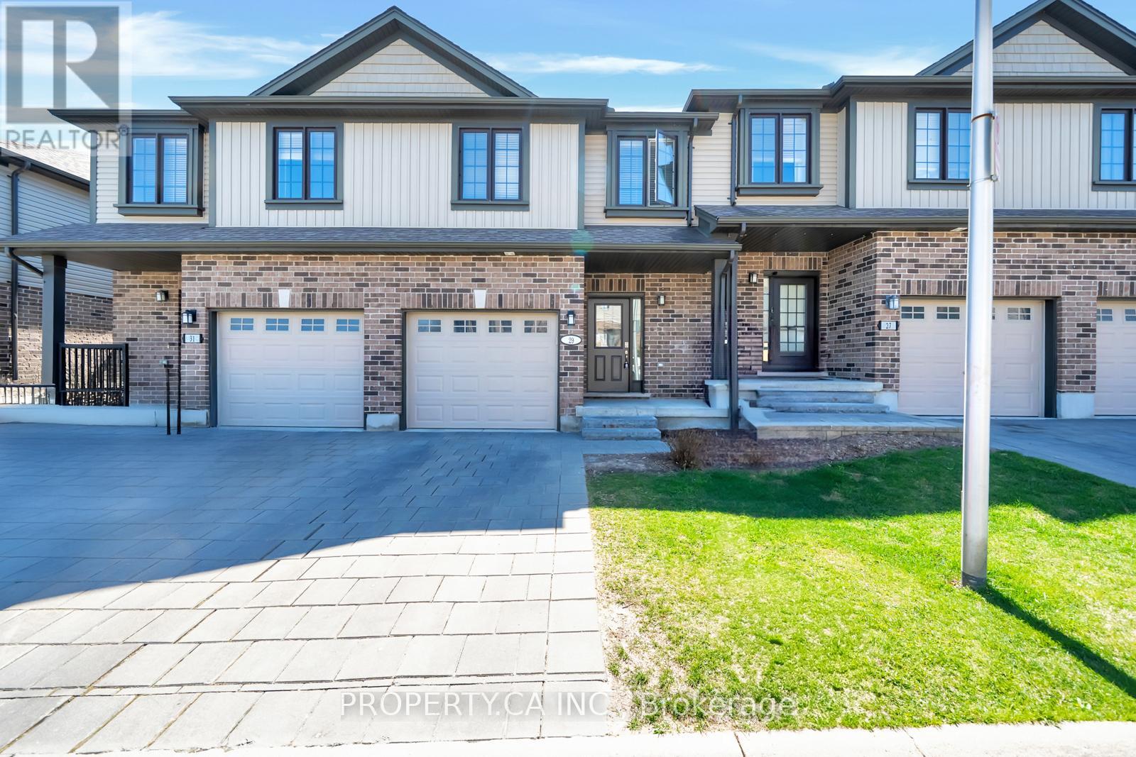 29 - 1030 Oakcrossing Gate