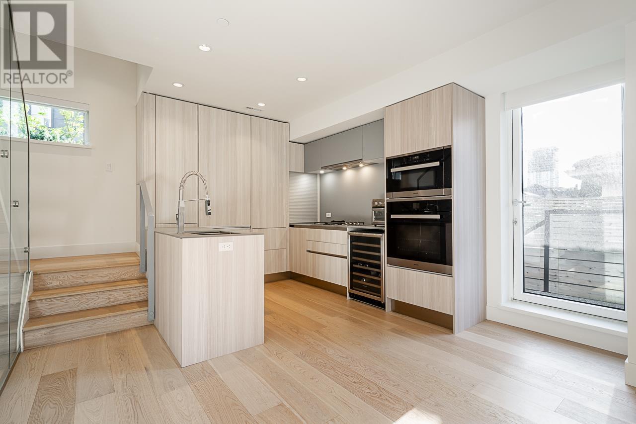 158 W Woodstock Avenue, Vancouver, British Columbia  V5Y 0N1 - Photo 10 - R2995367