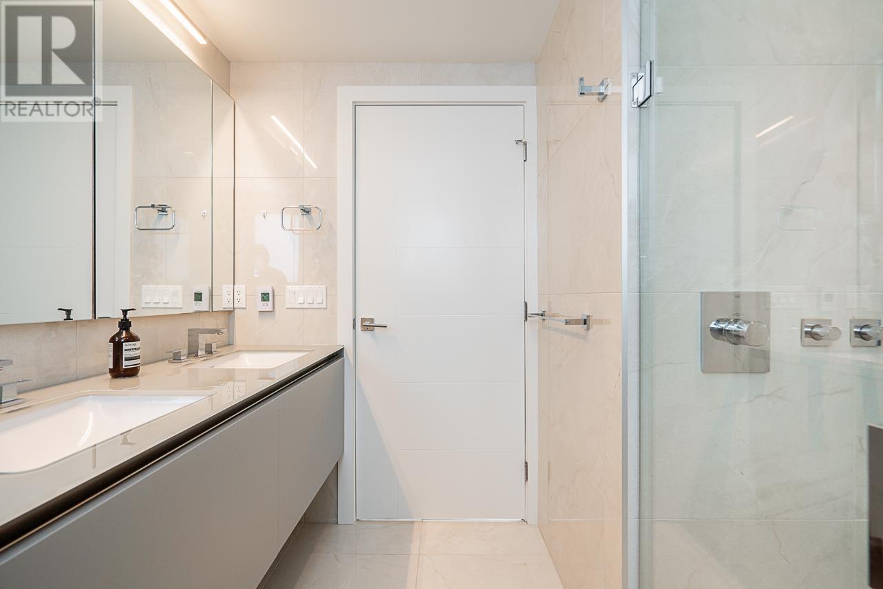 158 W Woodstock Avenue, Vancouver, British Columbia  V5Y 0N1 - Photo 24 - R2995367