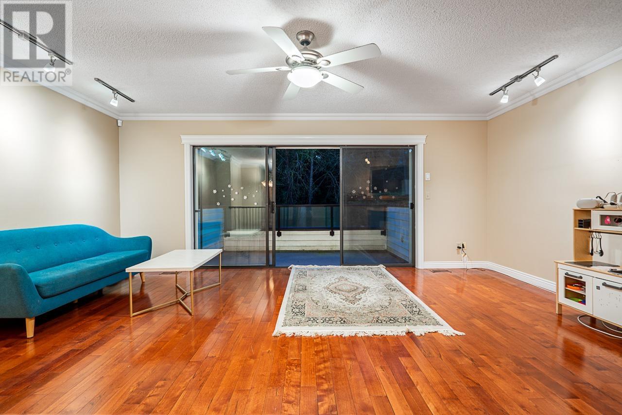 949 Lynwood Avenue, Port Coquitlam, British Columbia  V3B 6J7 - Photo 6 - R2976309