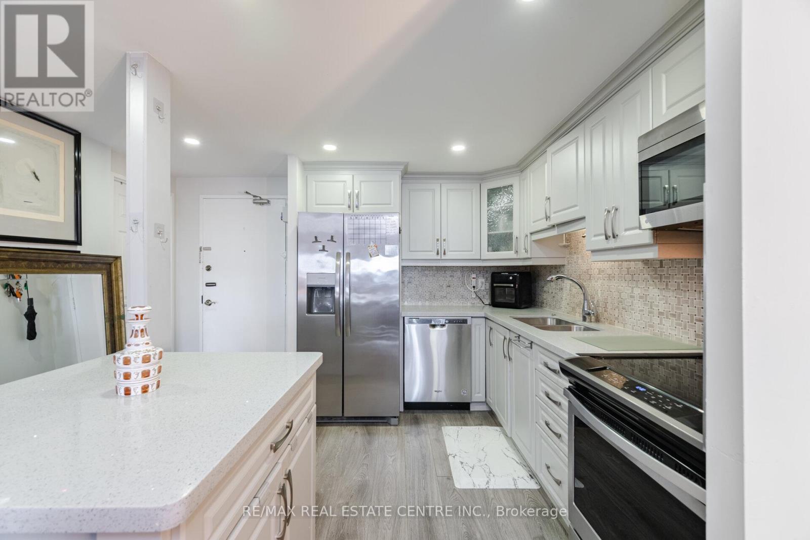706 - 1359 White Oaks Boulevard, Oakville, Ontario  L6H 2R8 - Photo 8 - W12114097