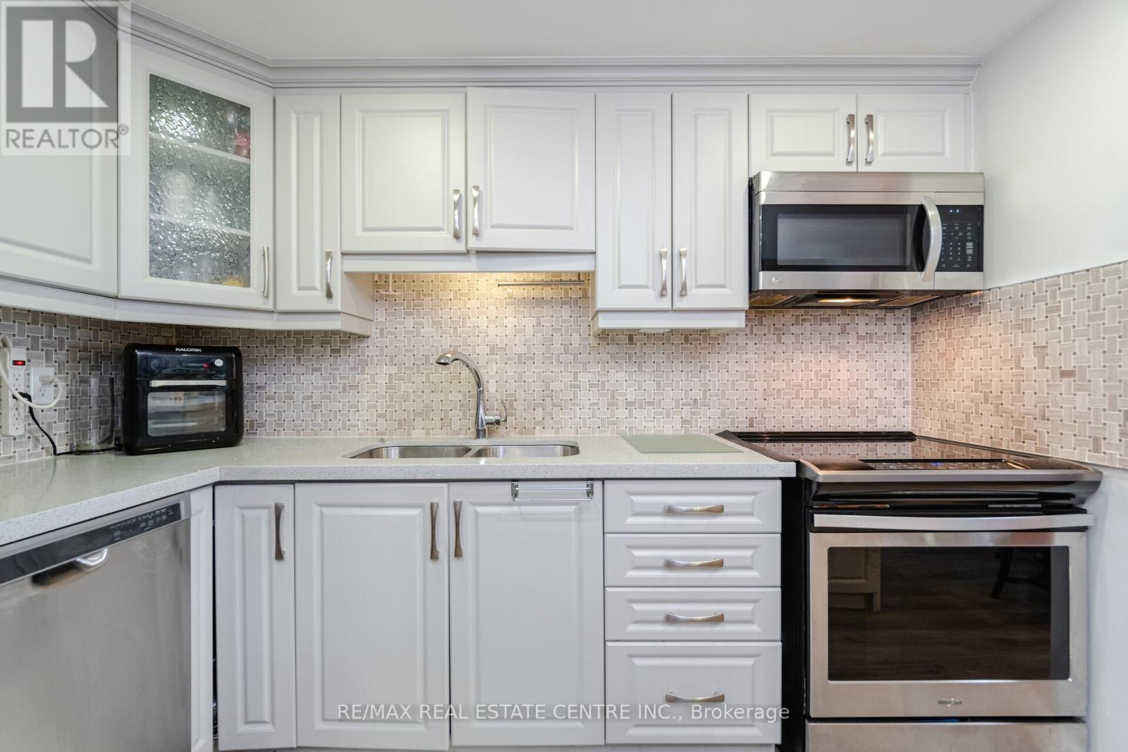 706 - 1359 White Oaks Boulevard, Oakville, Ontario  L6H 2R8 - Photo 9 - W12114097