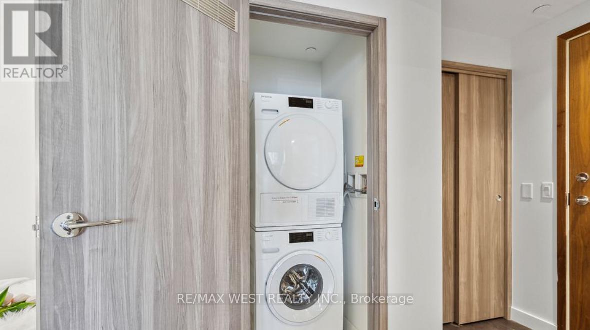 1607 - 95 Mcmahon Drive, Toronto, Ontario  M2K 0E4 - Photo 7 - C12113963
