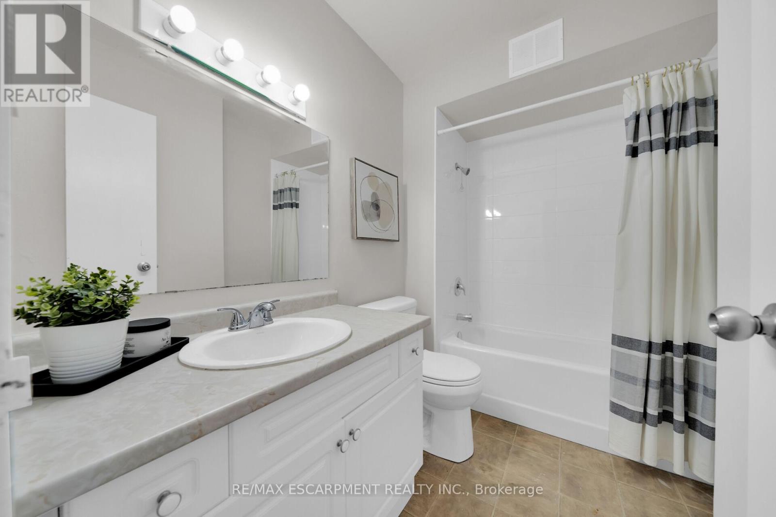 424 - 350 Quigley Road, Hamilton, Ontario  L8K 5N2 - Photo 17 - X12113741
