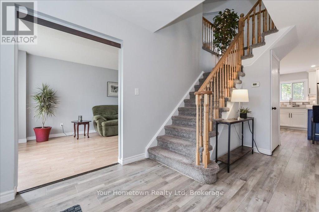 219 Elizabeth Crescent, Centre Wellington, Ontario N1M 3N1 - Photo 18 - X12044807