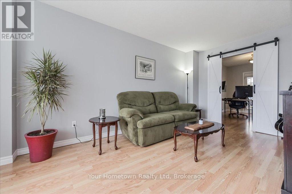 219 Elizabeth Crescent, Centre Wellington, Ontario N1M 3N1 - Photo 19 - X12044807