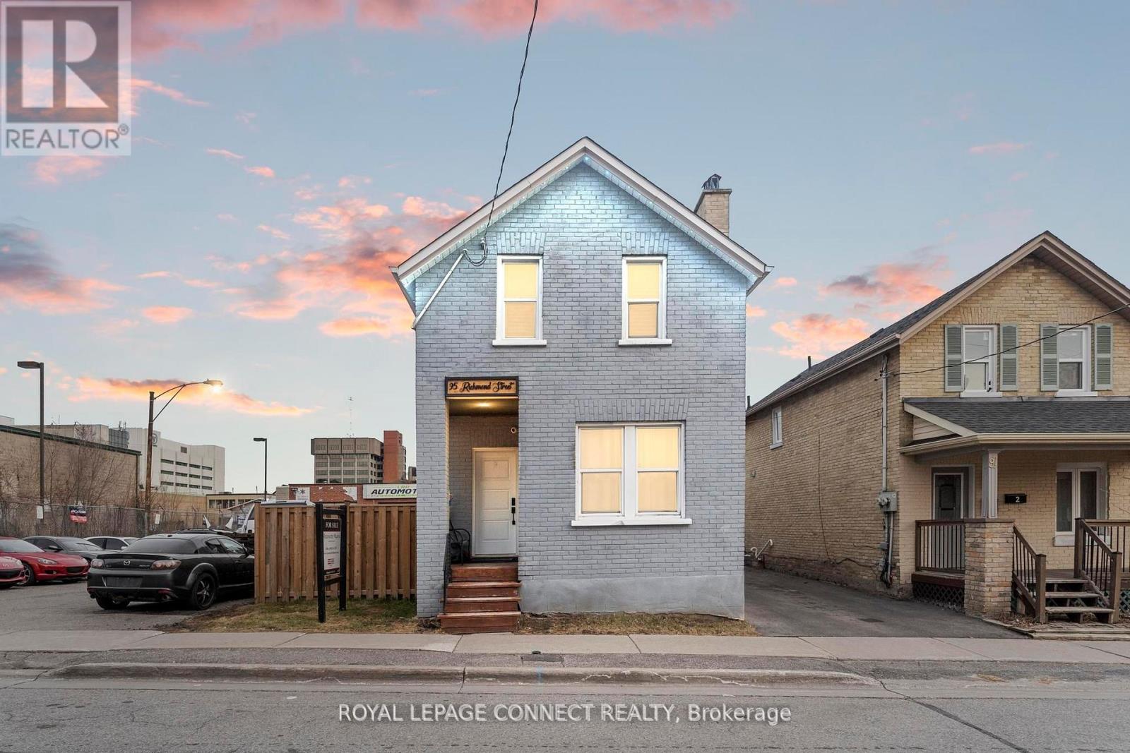 Property at 95 RICHMOND STREET W image 2
