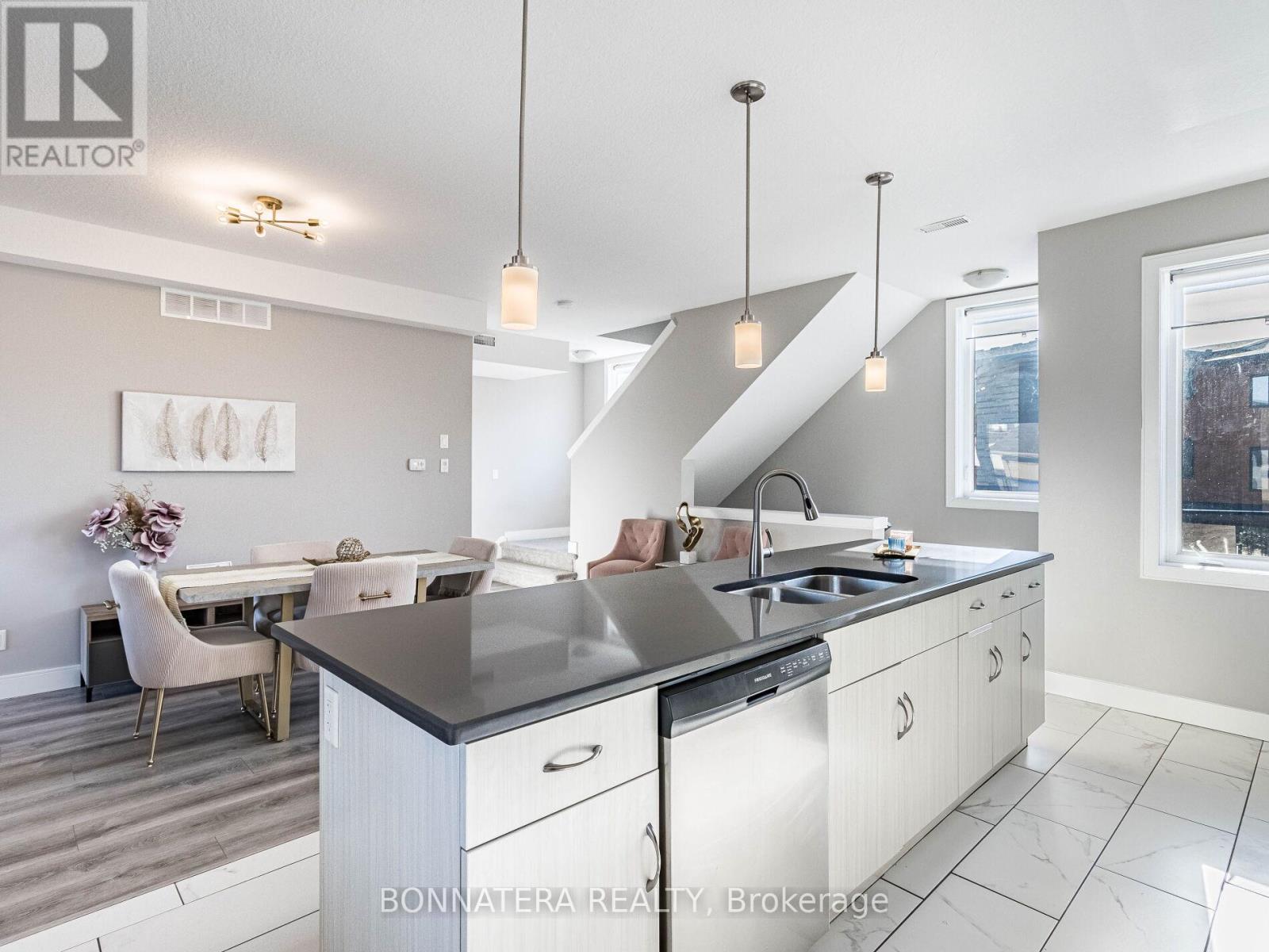 7 - 32 Arkell Road, Guelph, Ontario  N1G 5E7 - Photo 8 - X12113424