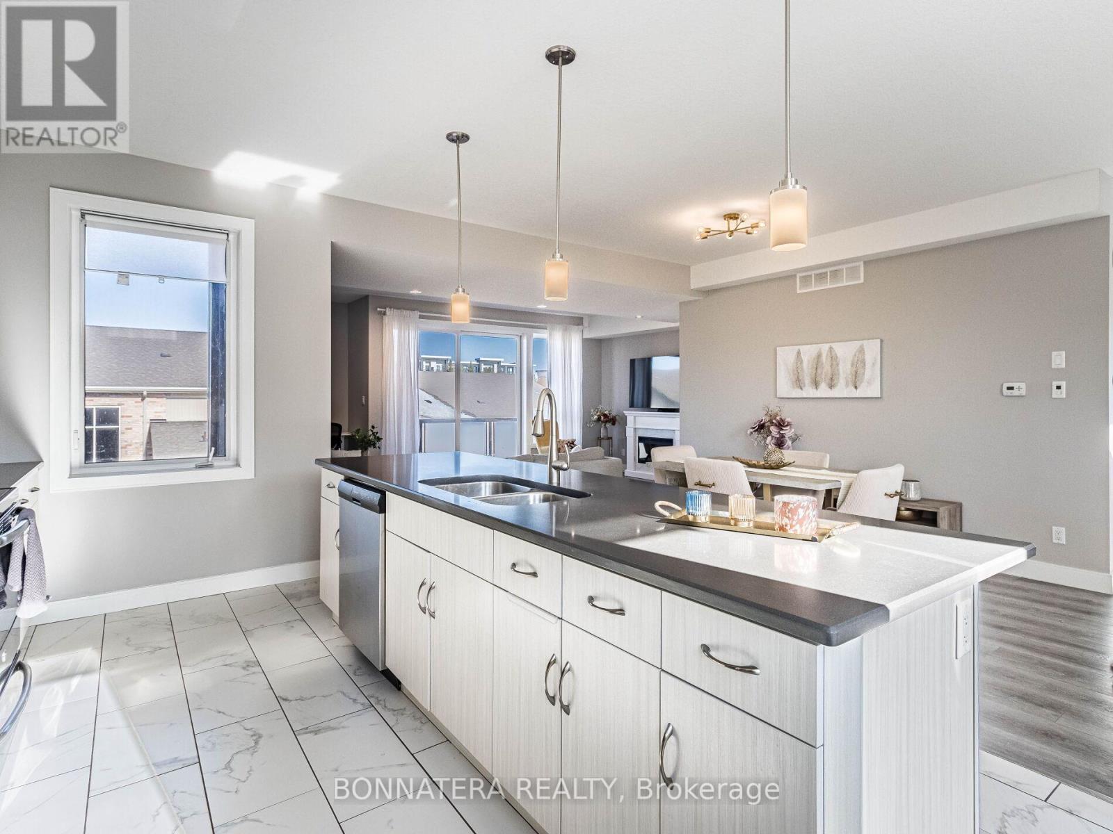 7 - 32 Arkell Road, Guelph, Ontario  N1G 5E7 - Photo 9 - X12113424