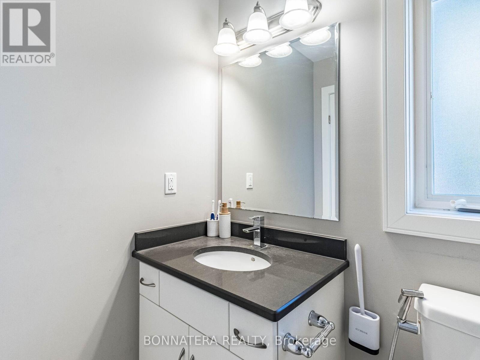 7 - 32 Arkell Road, Guelph, Ontario  N1G 5E7 - Photo 29 - X12113424