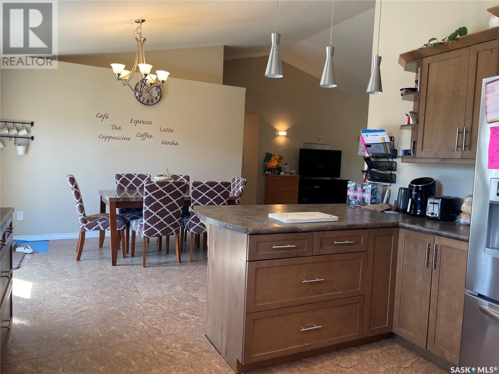 Property at 140 3rd STREET W image 3