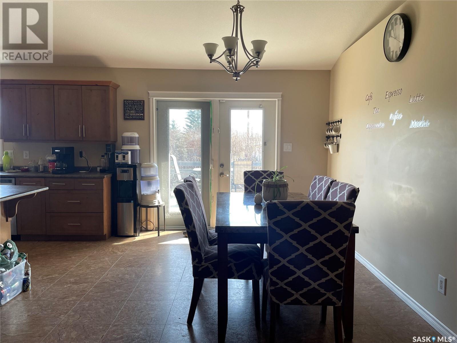 Property at 140 3rd STREET W image 4