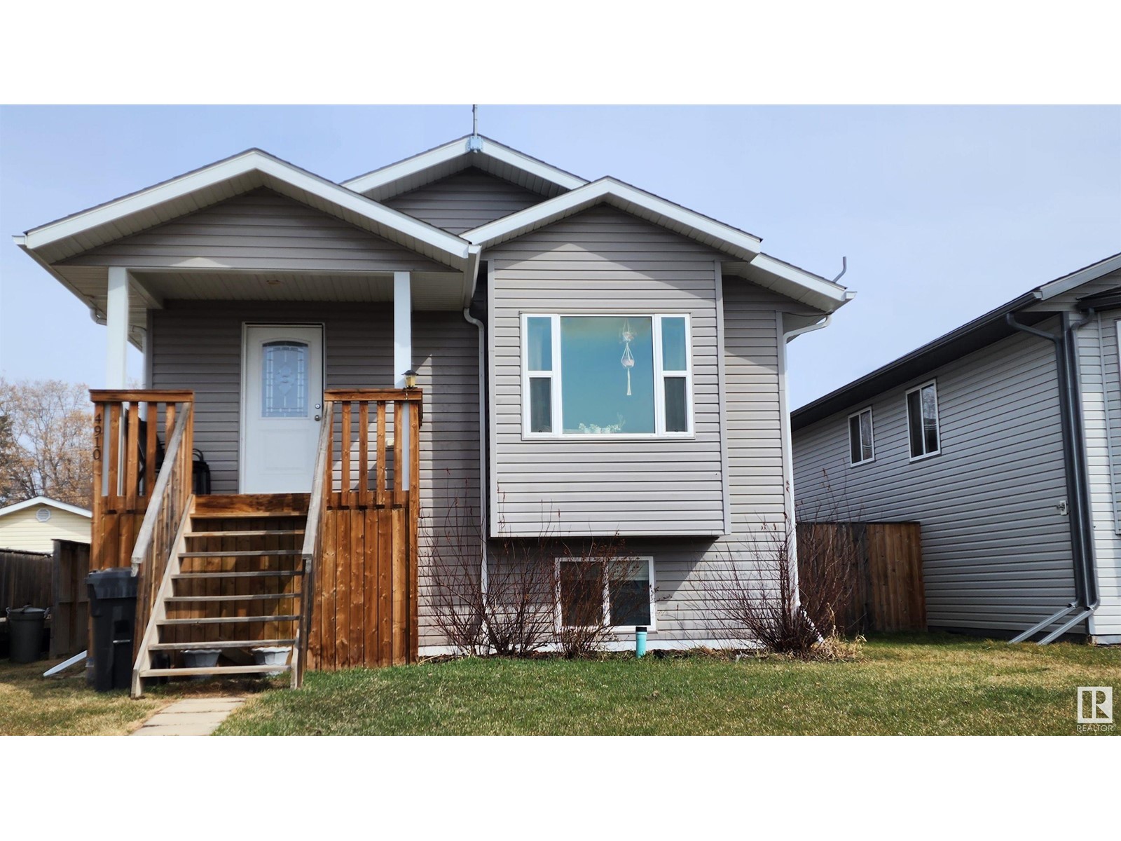 Property at 4910 51 AV image 2