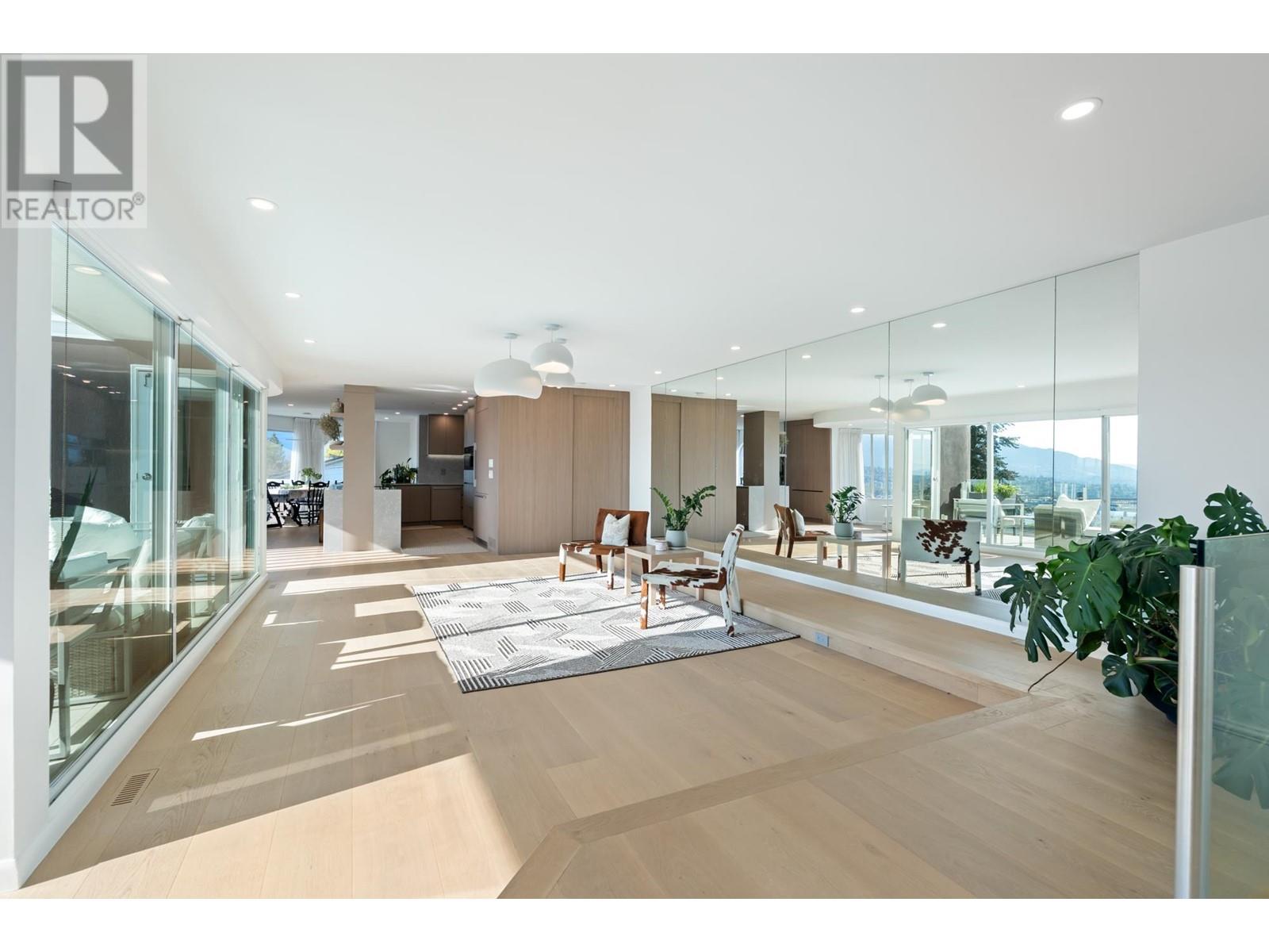 4863 Cambridge Street, Burnaby, British Columbia  V5C 1H9 - Photo 9 - R2994299