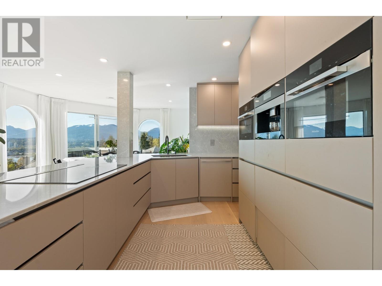 Property at 4863 CAMBRIDGE STREET image 3